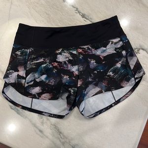 Lululemon speed up mid-rise short 4”